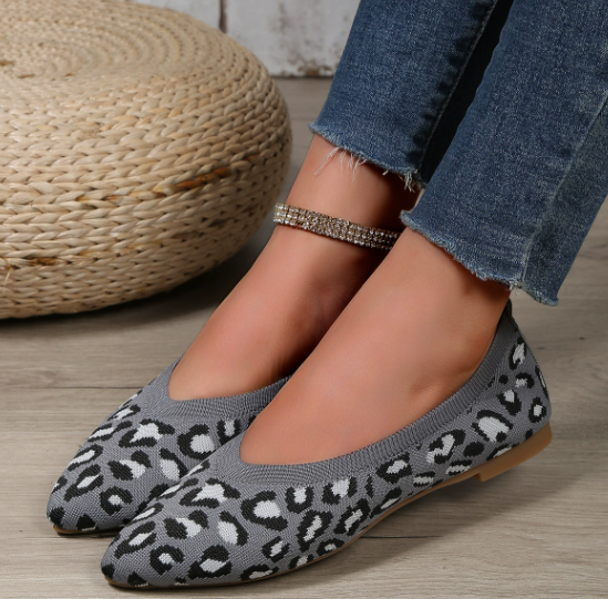 Zarela – Spitz zulaufende Flats im Leo-Look