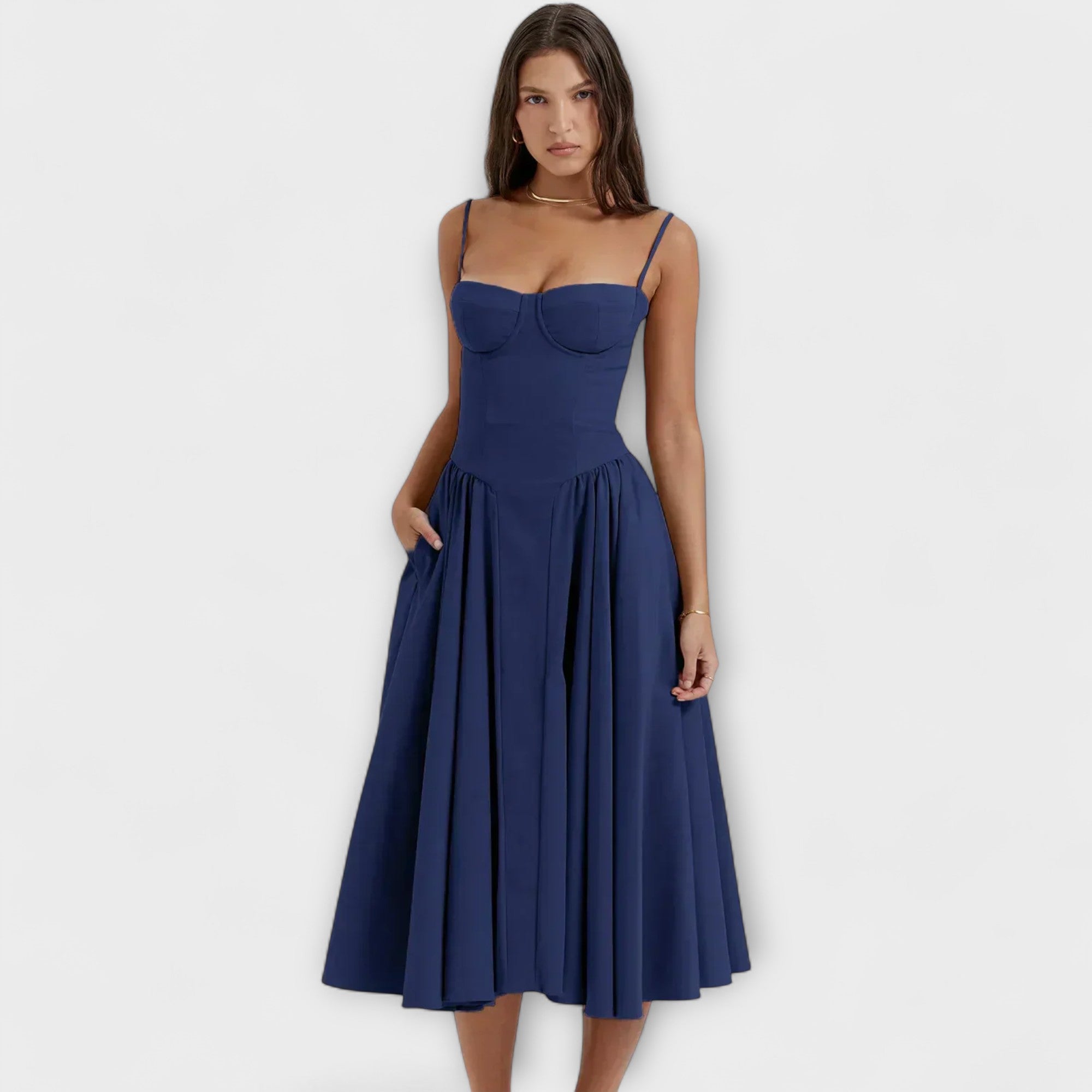 Ameline – Feminines Midikleid mit Taillenfokus