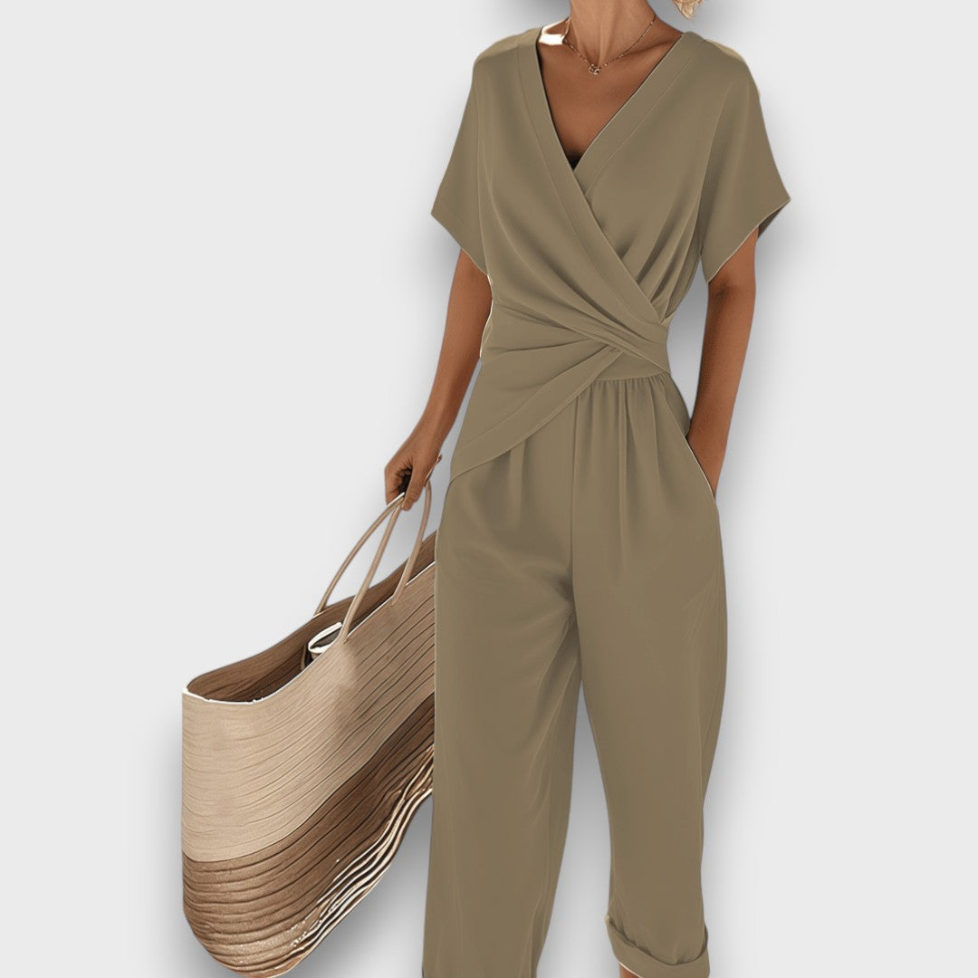 Celira – Sommerlicher Jumpsuit mit Wickeloptik