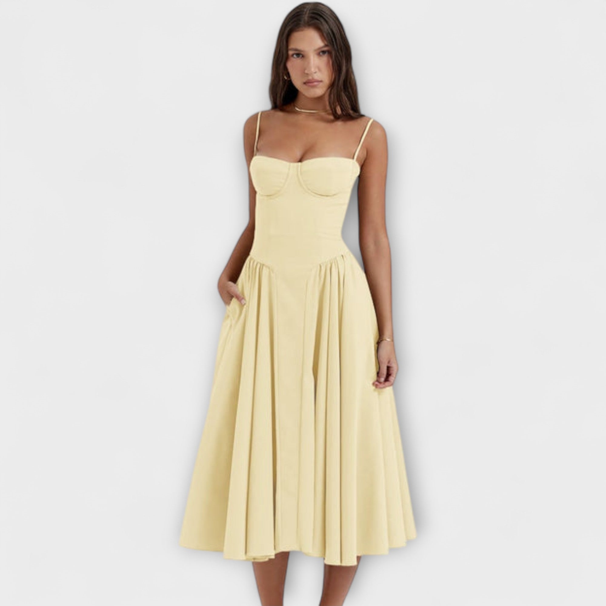 Ameline – Feminines Midikleid mit Taillenfokus