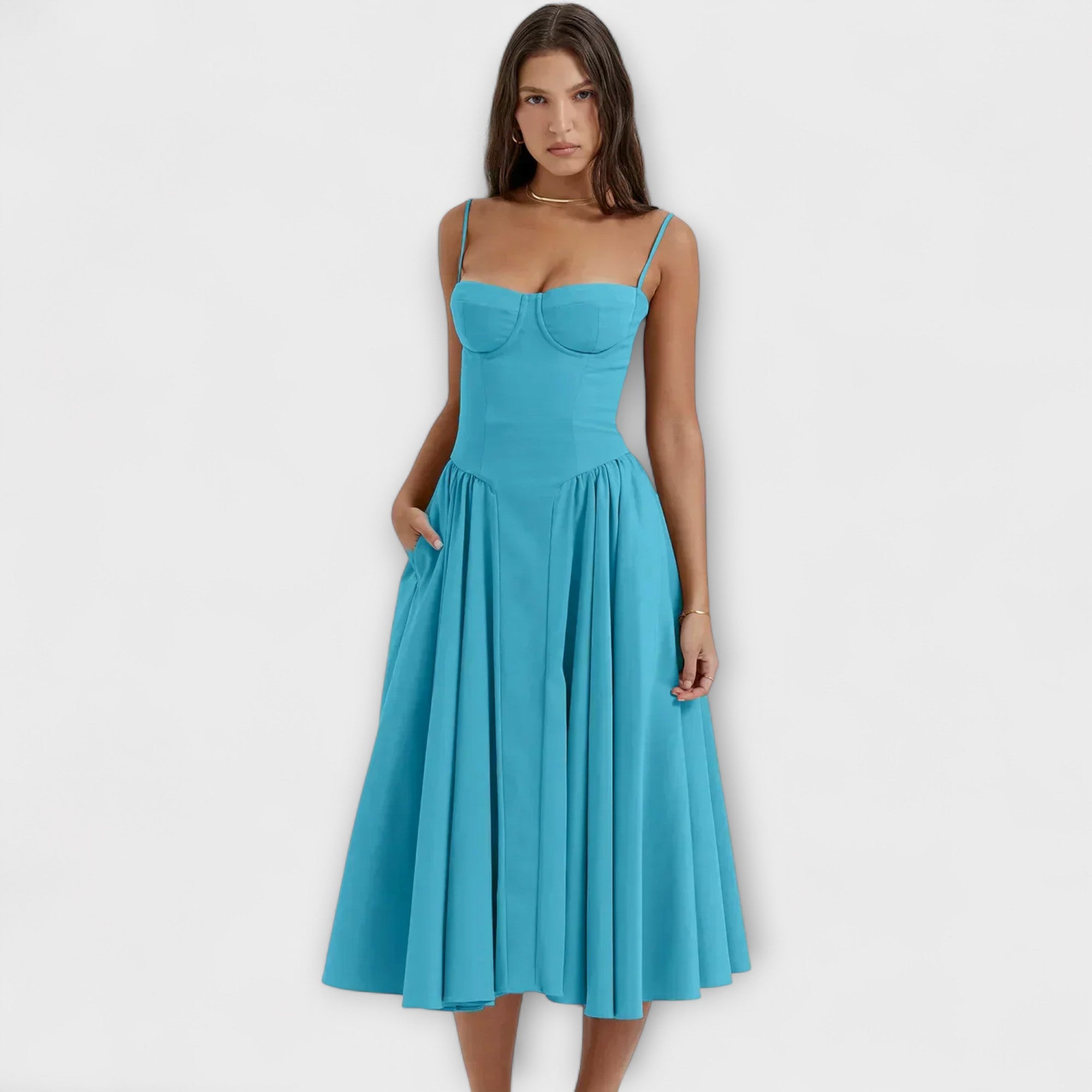 Ameline – Feminines Midikleid mit Taillenfokus