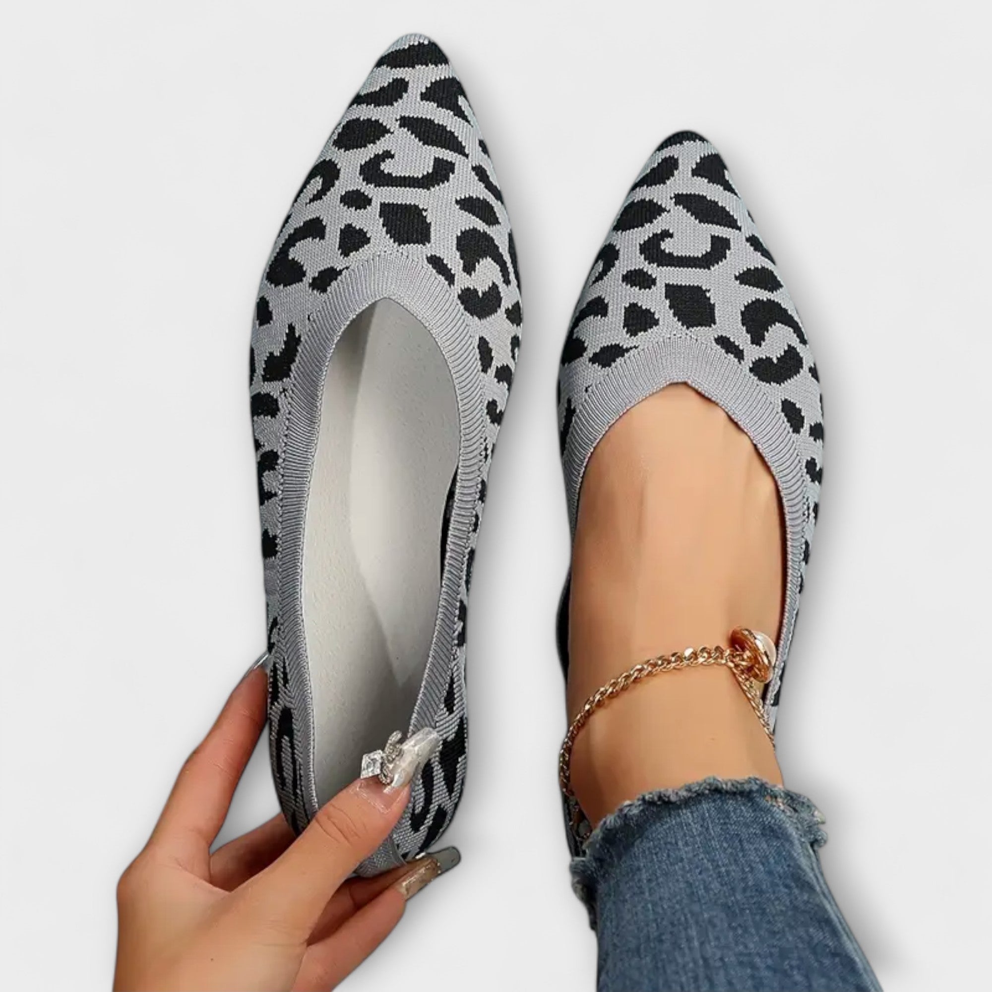 Zarela – Spitz zulaufende Flats im Leo-Look