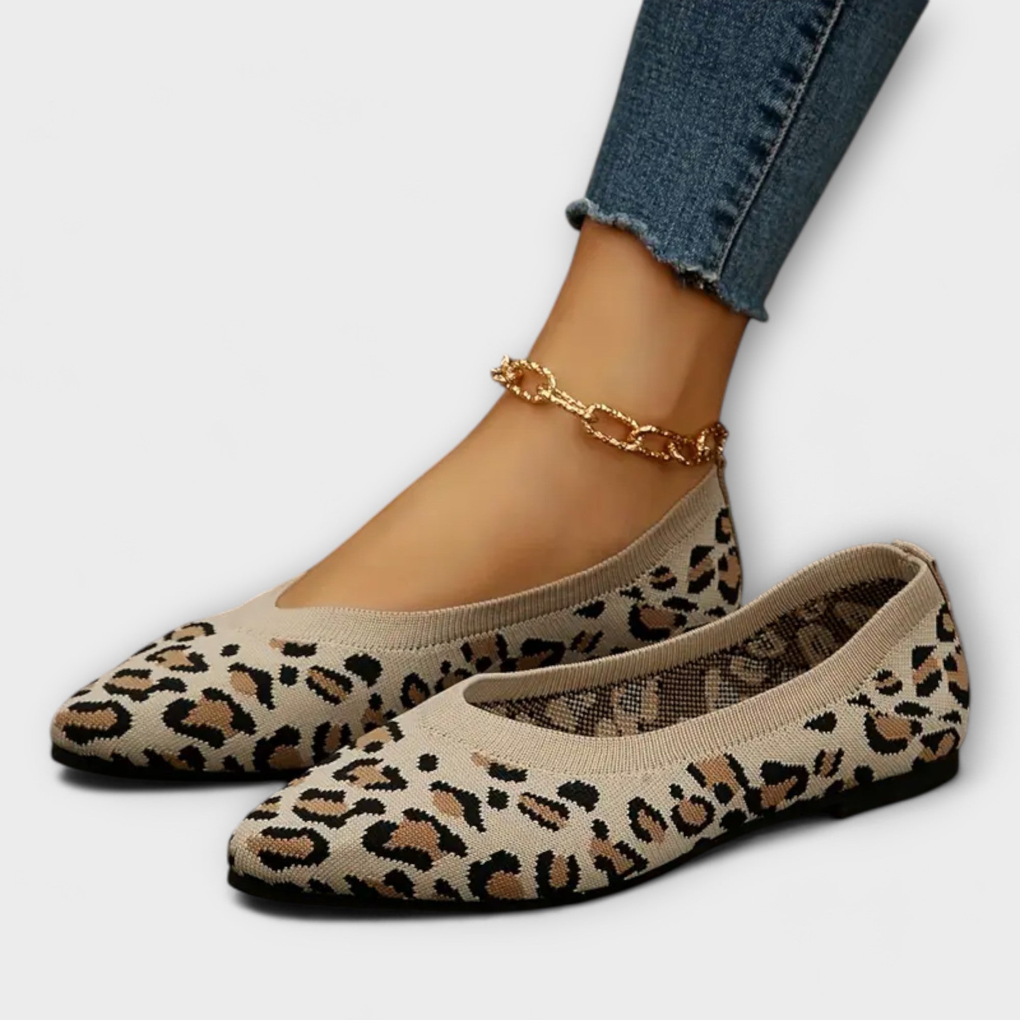 Zarela – Spitz zulaufende Flats im Leo-Look