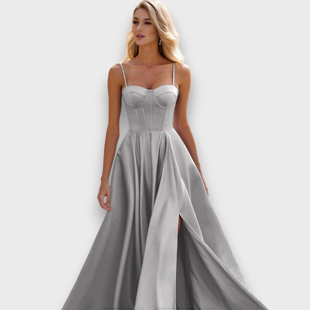 Victoria – Langes Kleid mit Rückenschnürung und Schlitz - Emma Fioretti