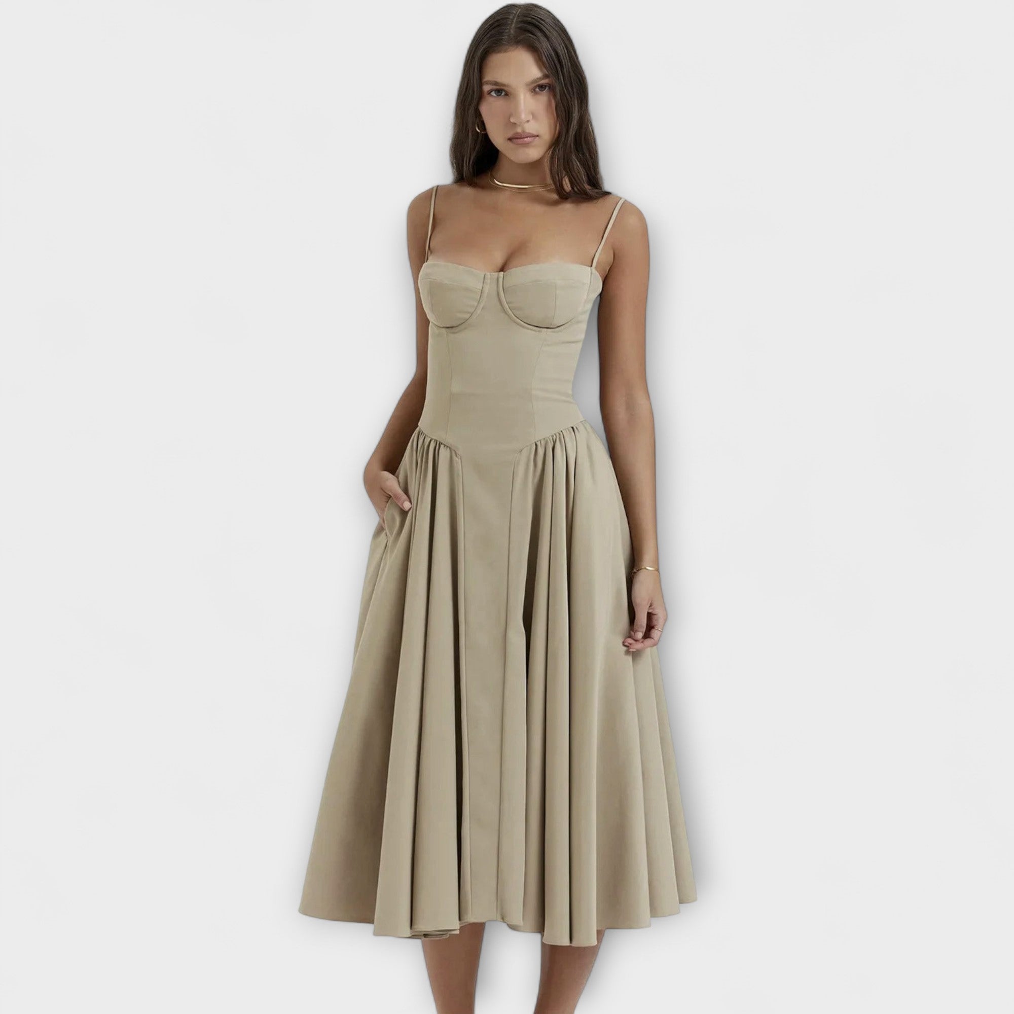 Ameline – Feminines Midikleid mit Taillenfokus