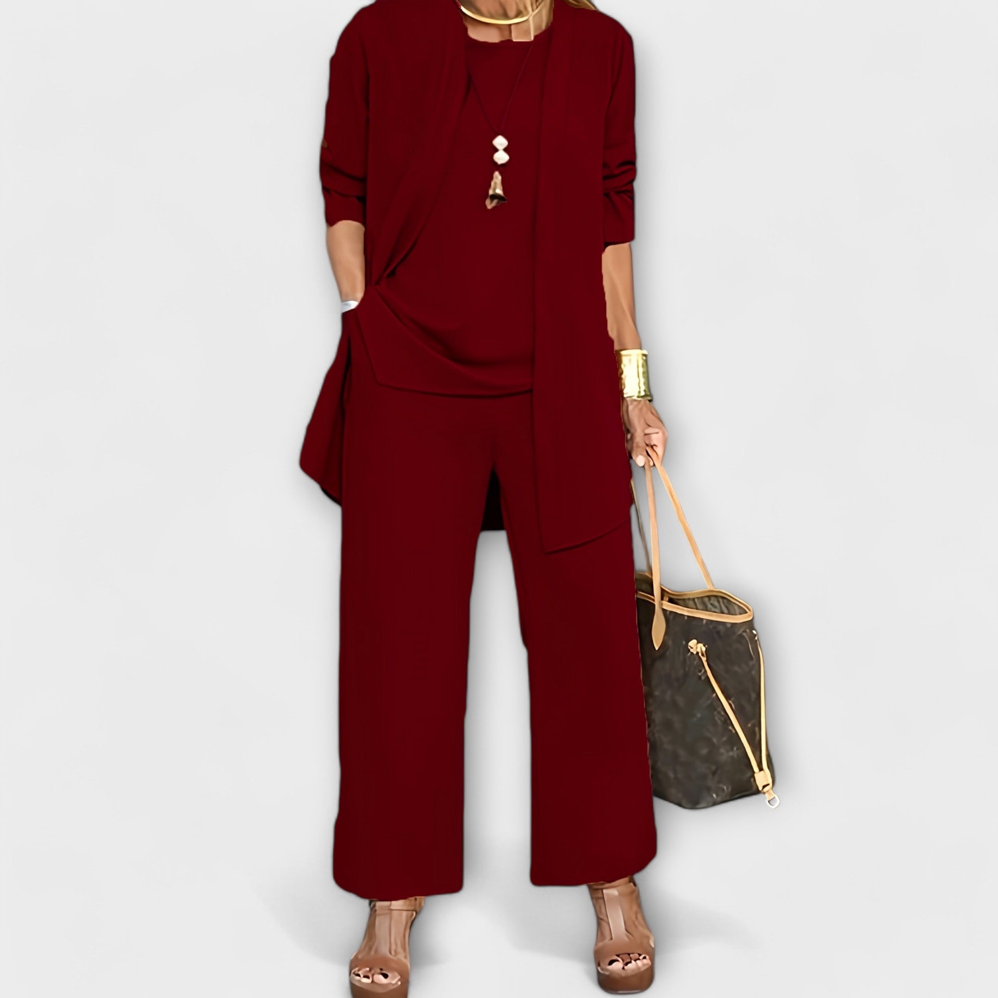 Lora – Dreiteiliger Set-Look mit weicher Strickjacke