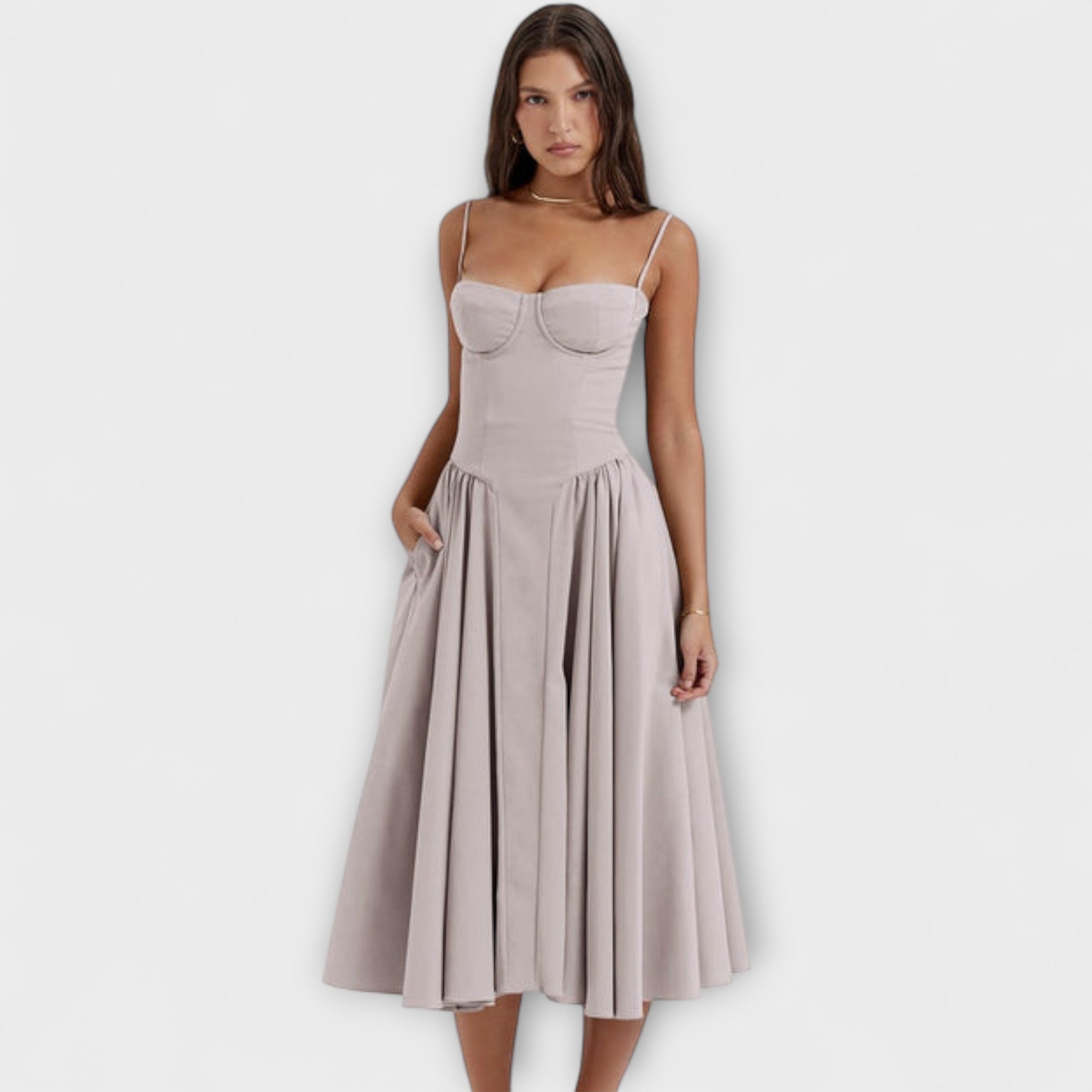 Ameline – Feminines Midikleid mit Taillenfokus
