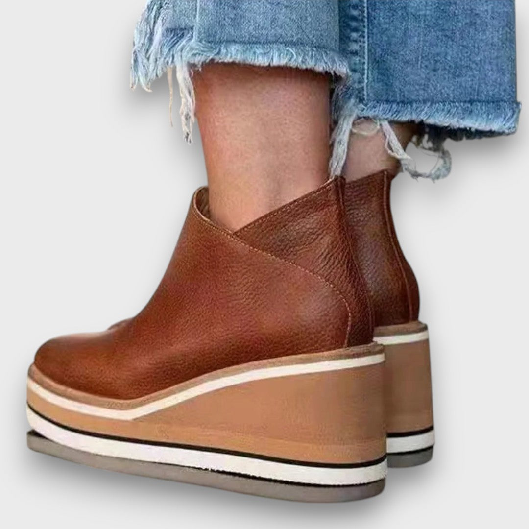 Alvaya – Alltagstaugliche Keilstiefeletten mit Stil