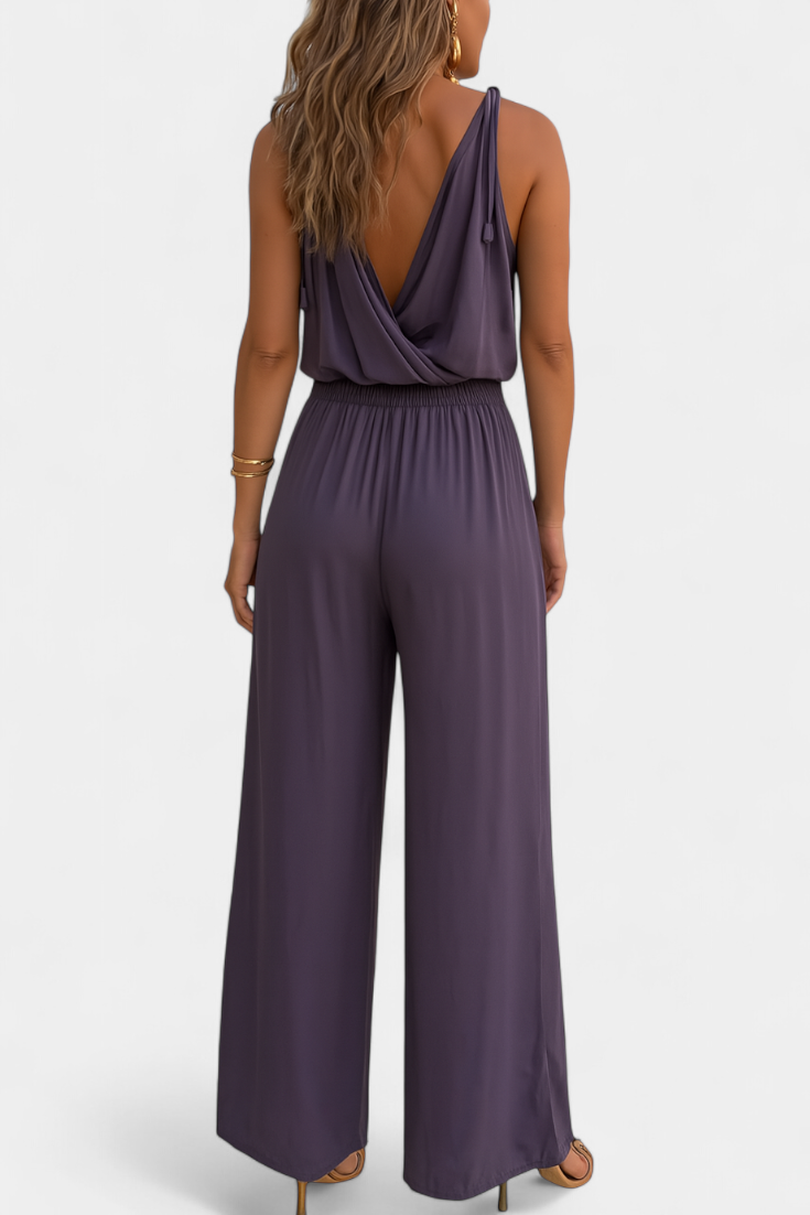 Sereya – Jumpsuit mit goldenen Details und Beinschlitz