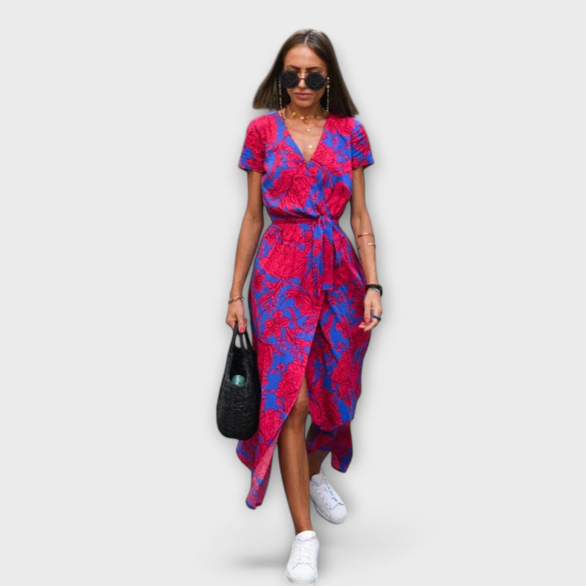 Yelina – Midikleid mit Wickeloptik und floraler Energie