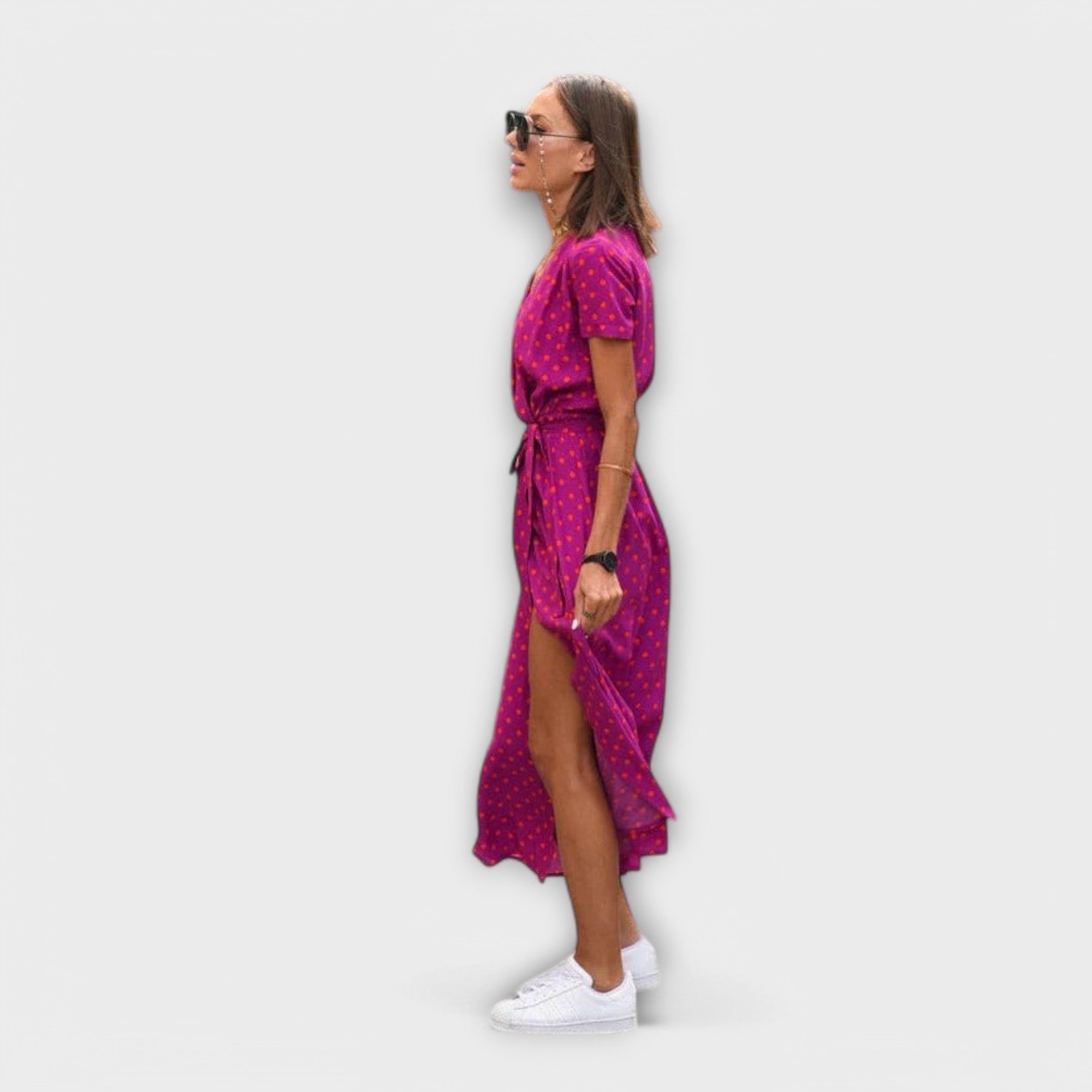 Yelina – Midikleid mit Wickeloptik und floraler Energie