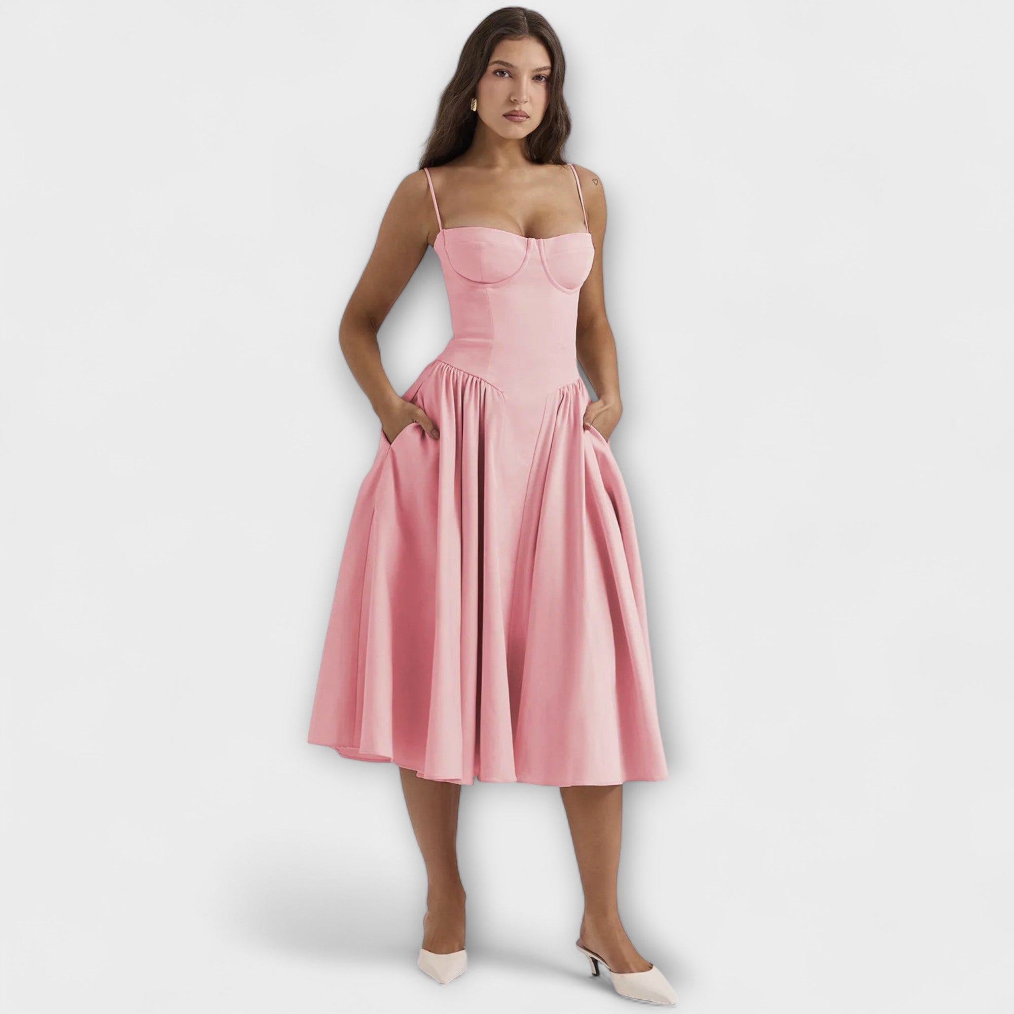 Ameline – Feminines Midikleid mit Taillenfokus