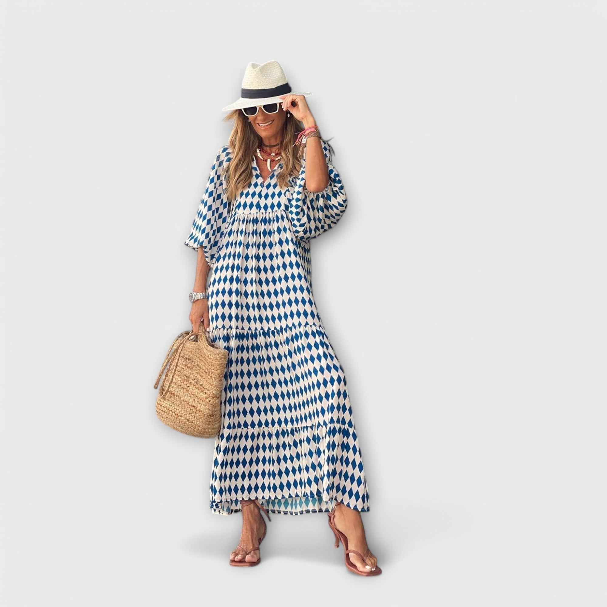 Camila – Maxikleid mit Retro-Print und Statement-Schnitt