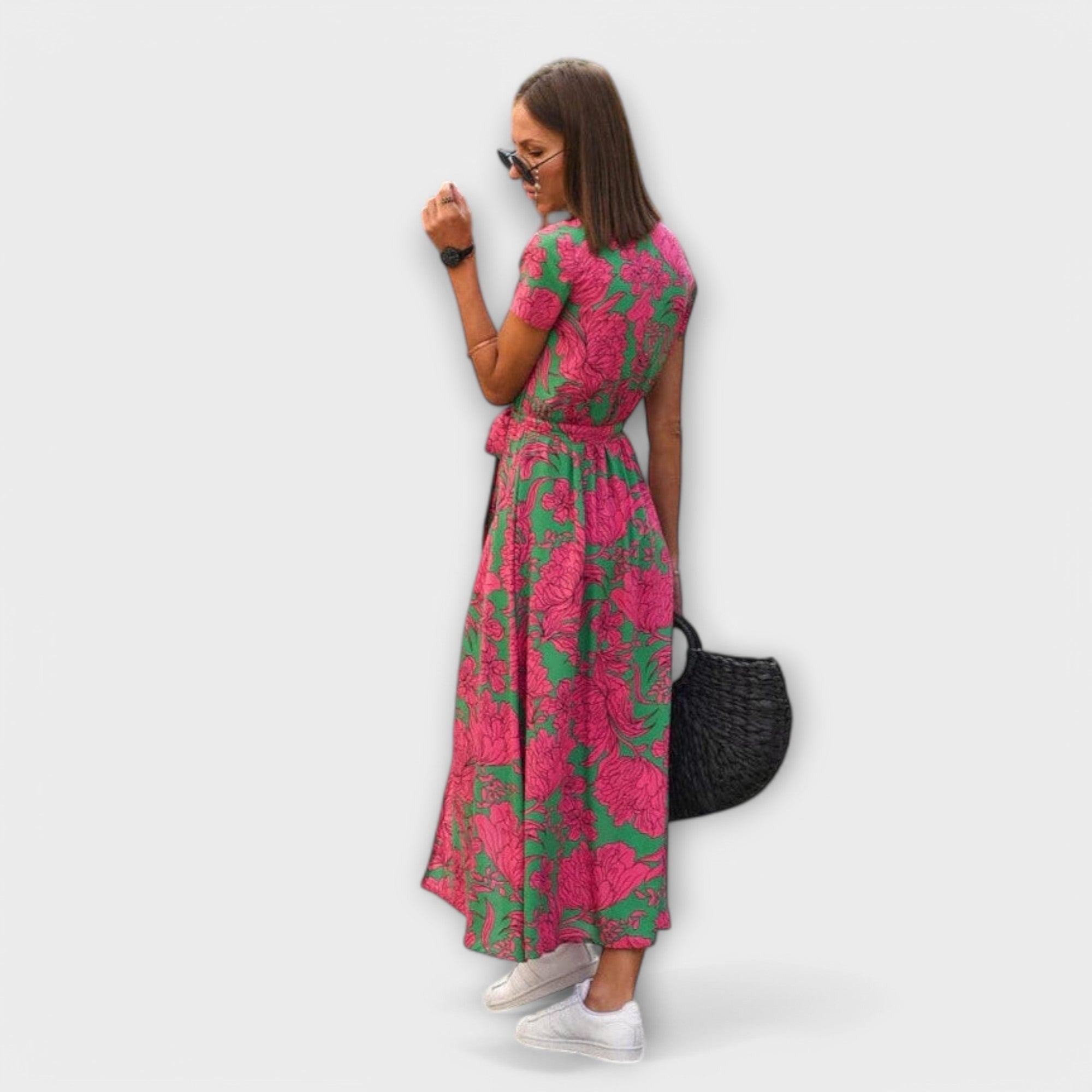 Yelina – Midikleid mit Wickeloptik und floraler Energie