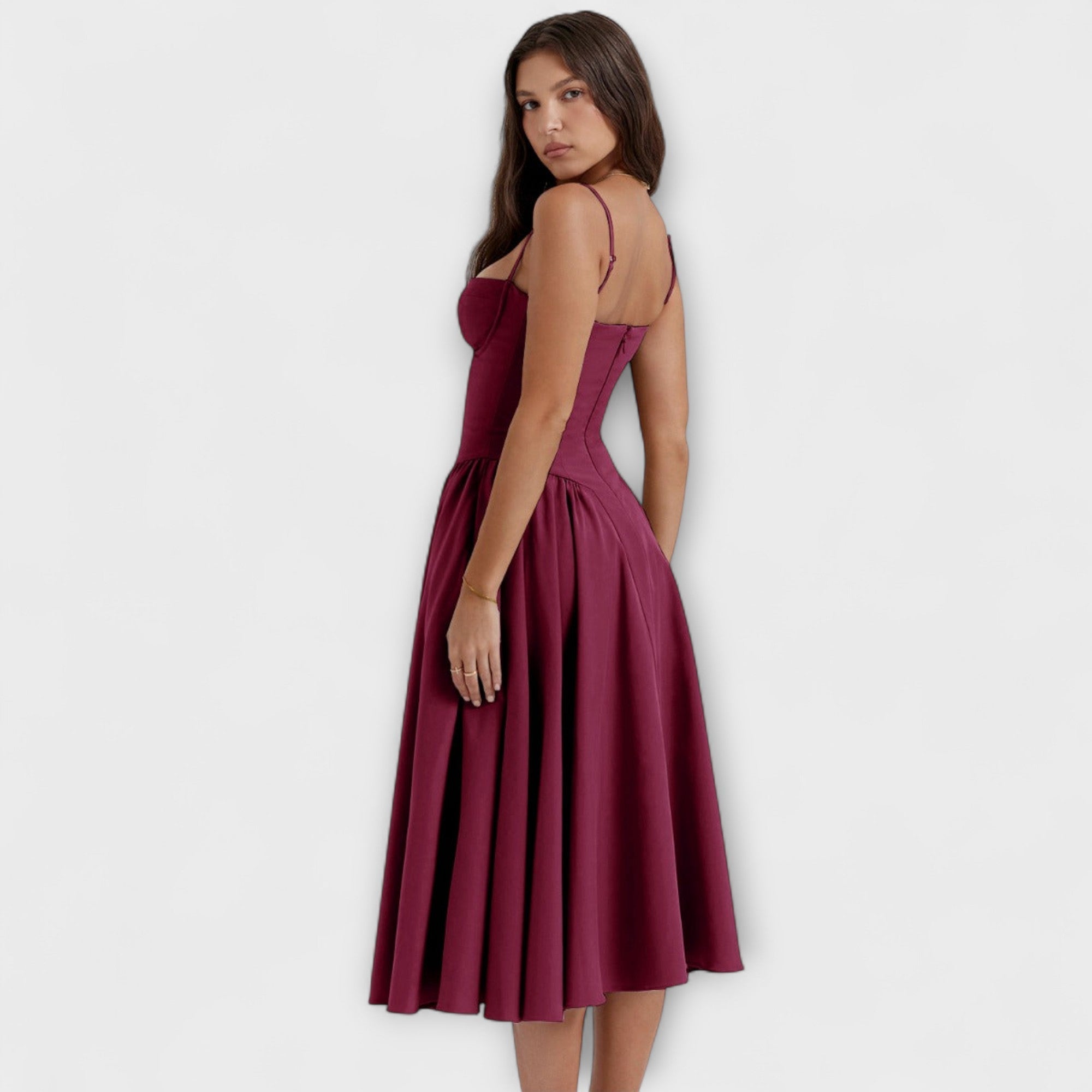Ameline – Feminines Midikleid mit Taillenfokus