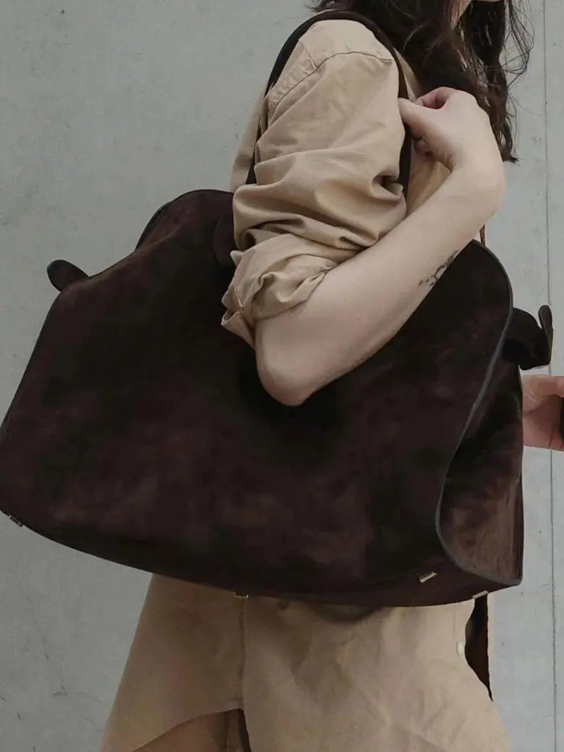 Henna – Vegane Wildleder-Tote mit zeitloser Eleganz - Emma Fioretti
