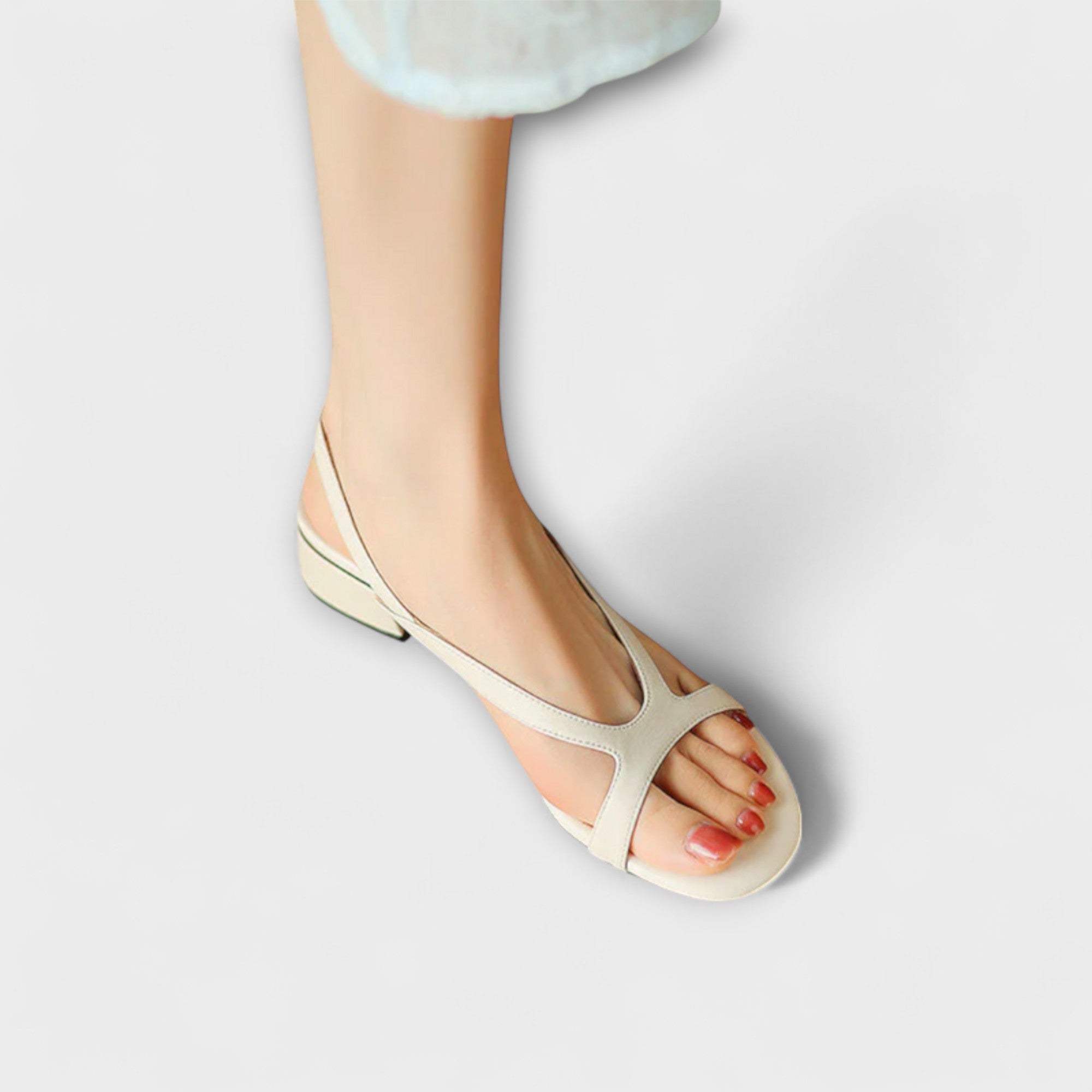 Almira – Flache Riemchensandalen mit feinem Finish