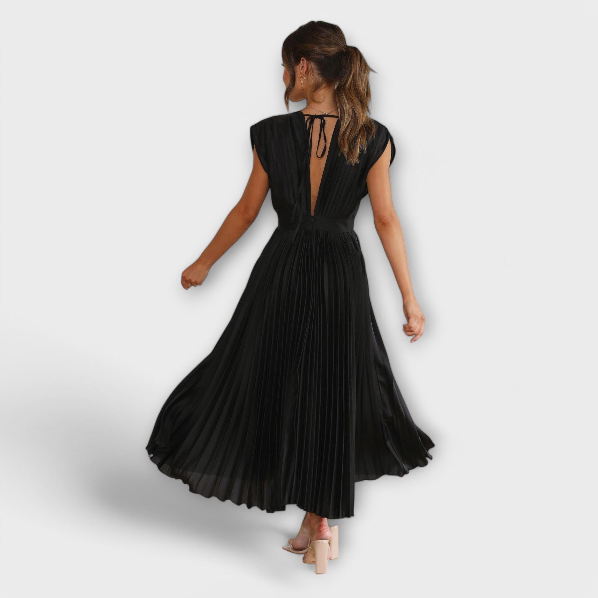 Celestine – Plissiertes Midikleid mit V-Ausschnitt