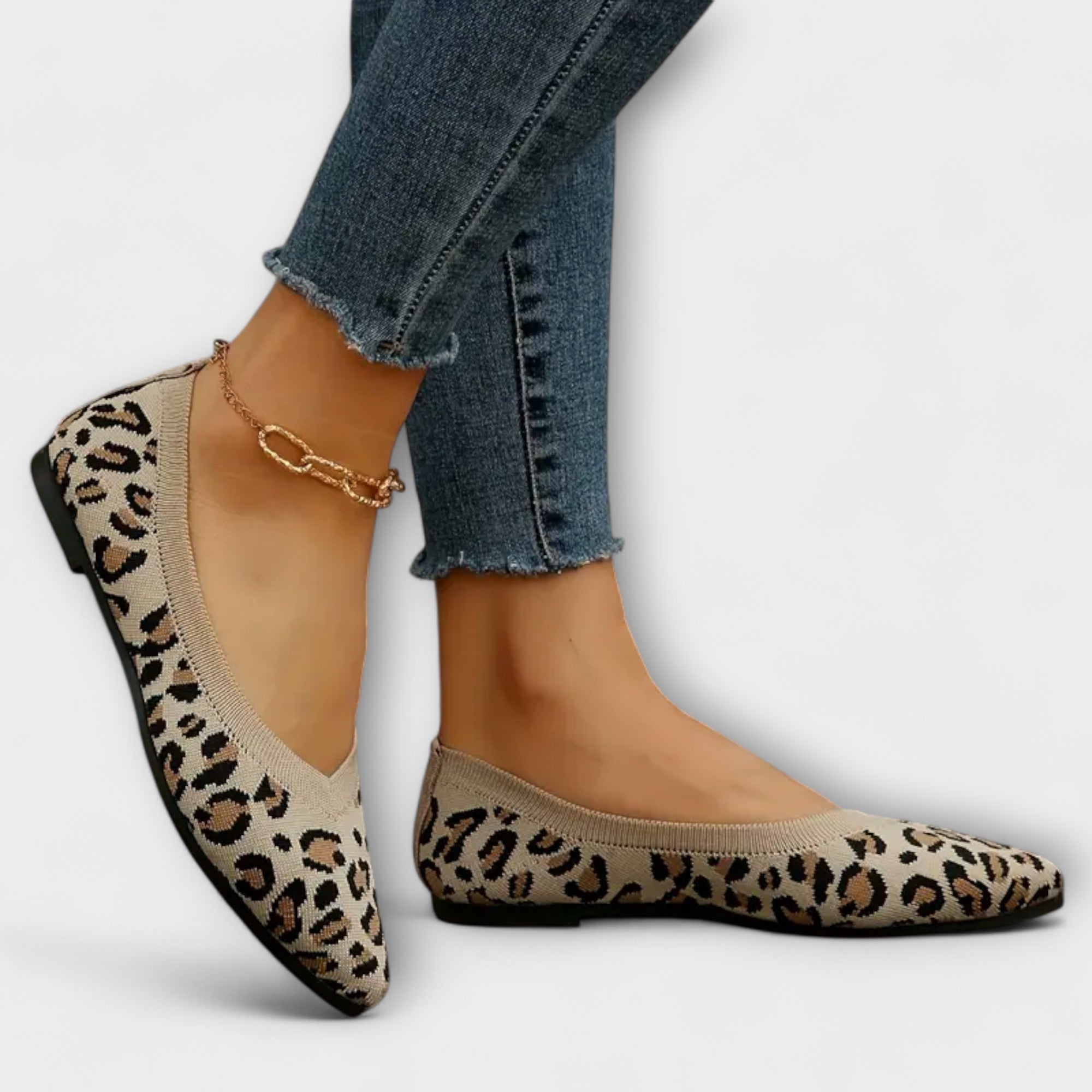 Zarela – Spitz zulaufende Flats im Leo-Look