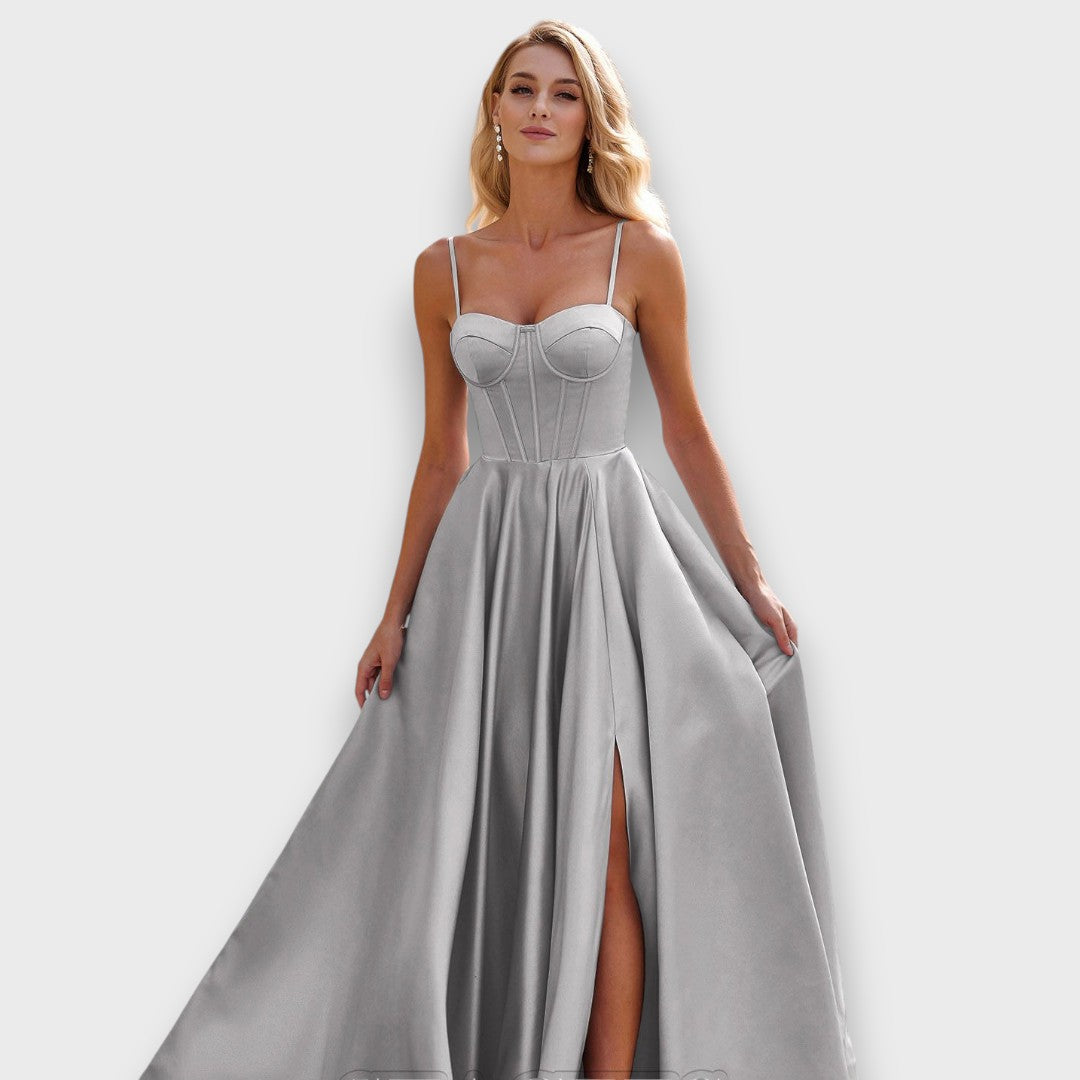 Victoria – Langes Kleid mit Rückenschnürung und Schlitz - Emma Fioretti