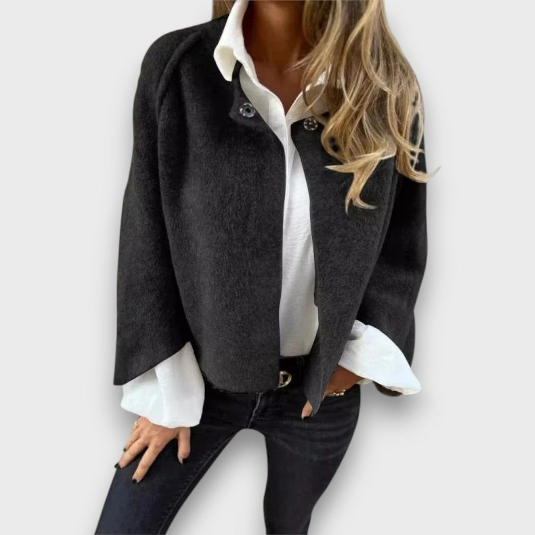 Lene – Kurzjacke mit Knopfdetail