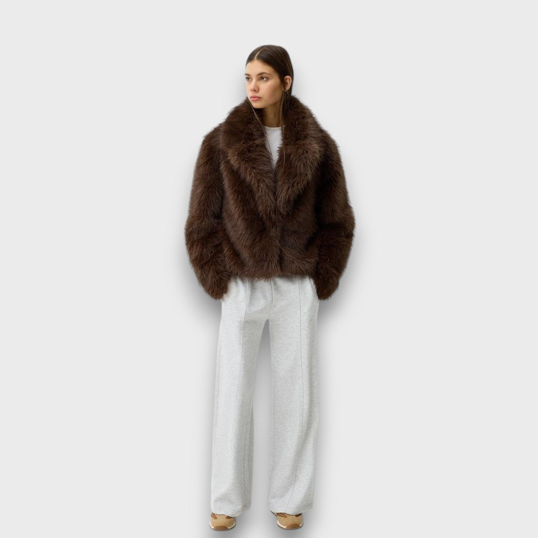 Illia – Kurzes Kunstfell mit Oversize-Kragen Emma Fioretti