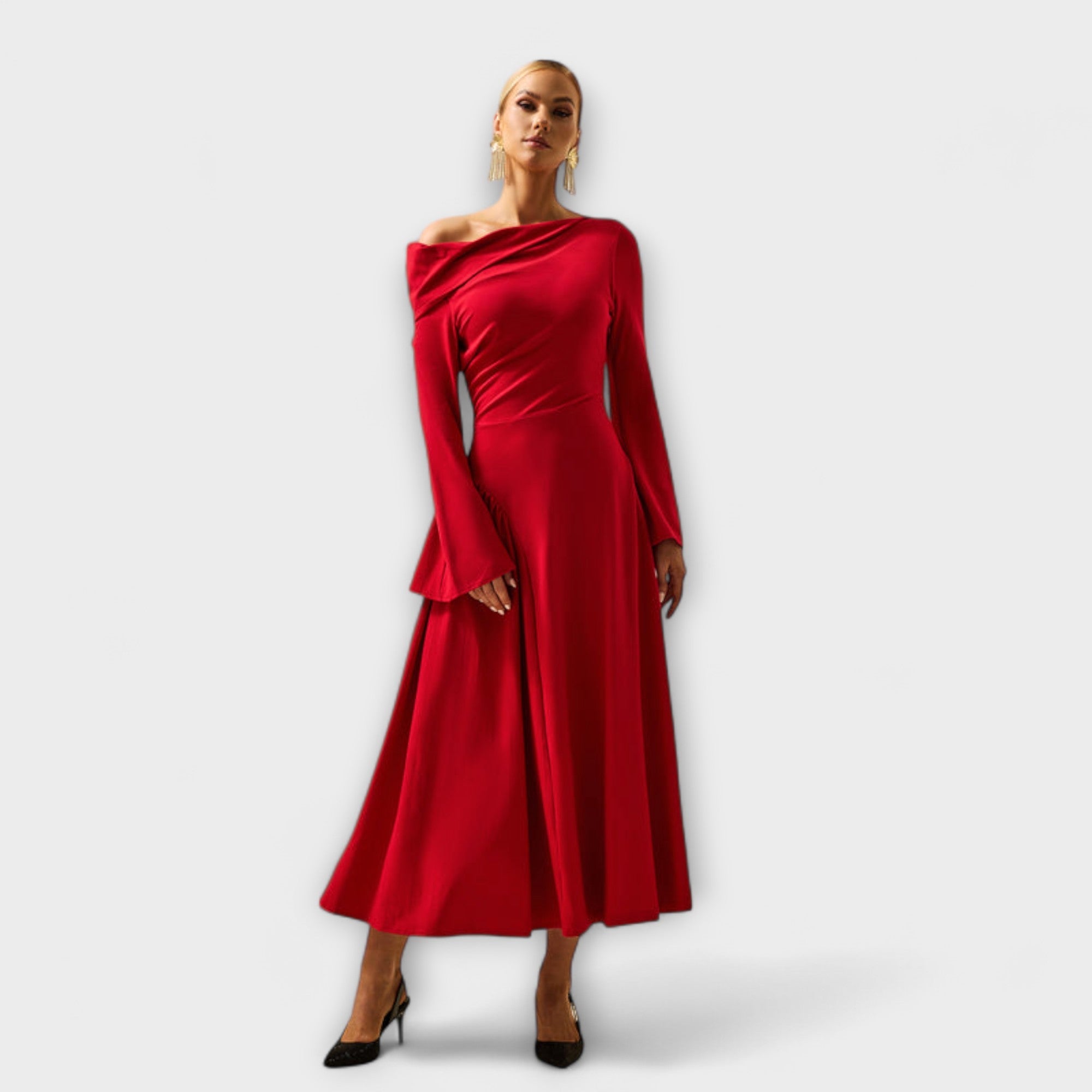 Amarisse – Drapiertes Midikleid mit Schulterakzent