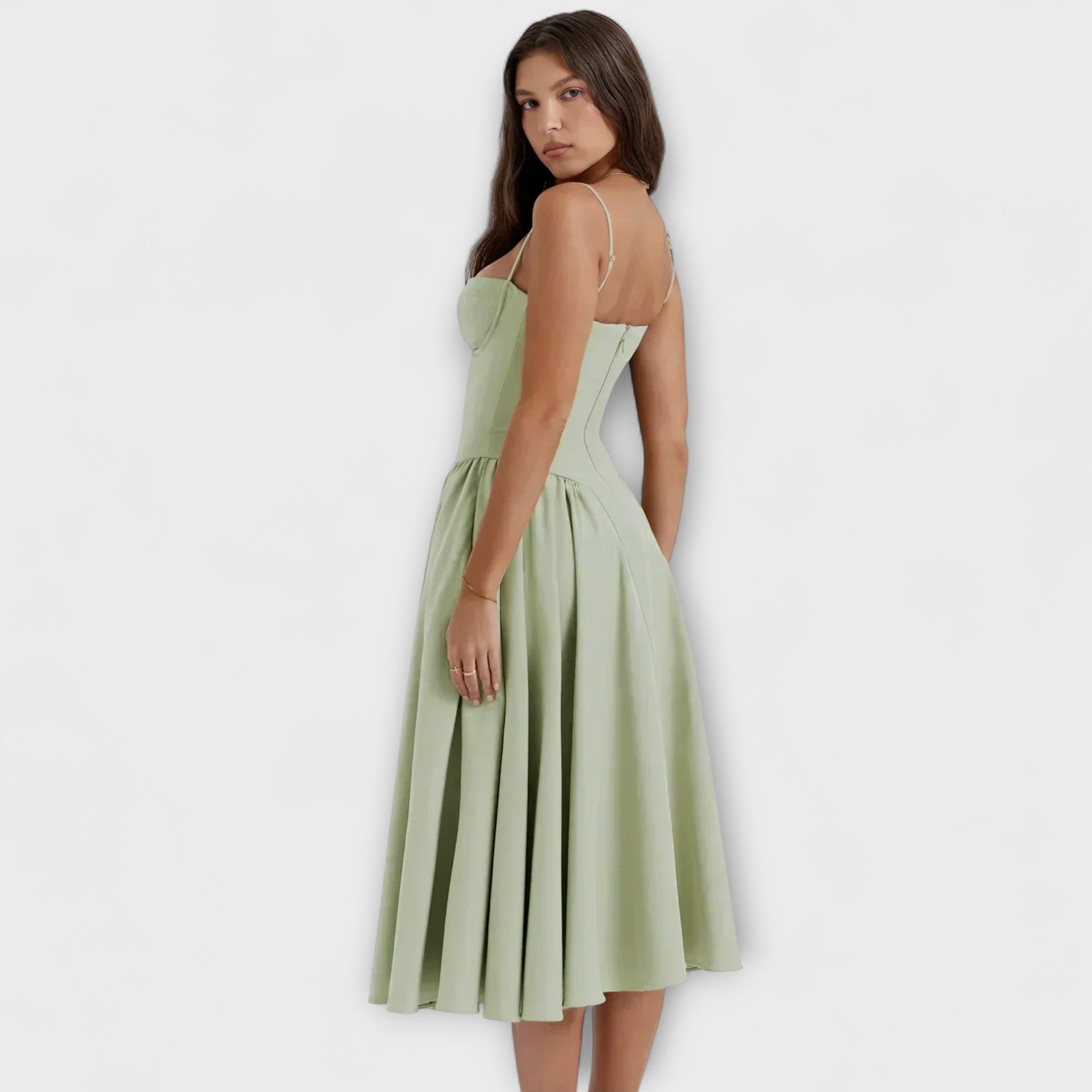 Ameline – Feminines Midikleid mit Taillenfokus