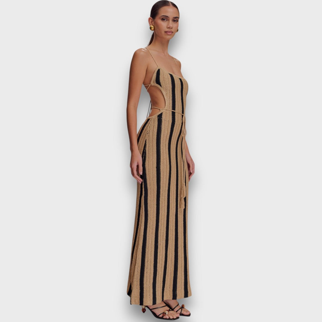Serepha – Gehäkeltes Maxikleid mit Taillenband Emma Fioretti