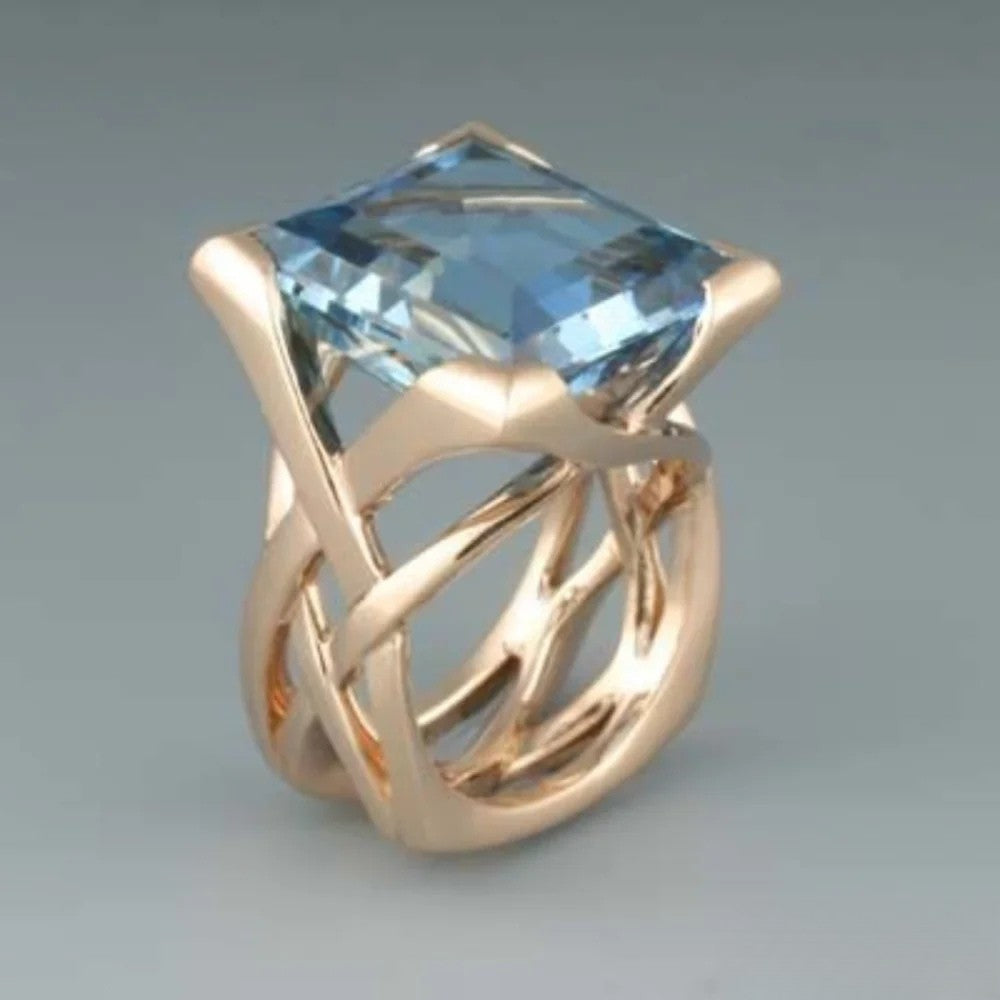 Klora – Klassischer Ring mit Rosenmotiv