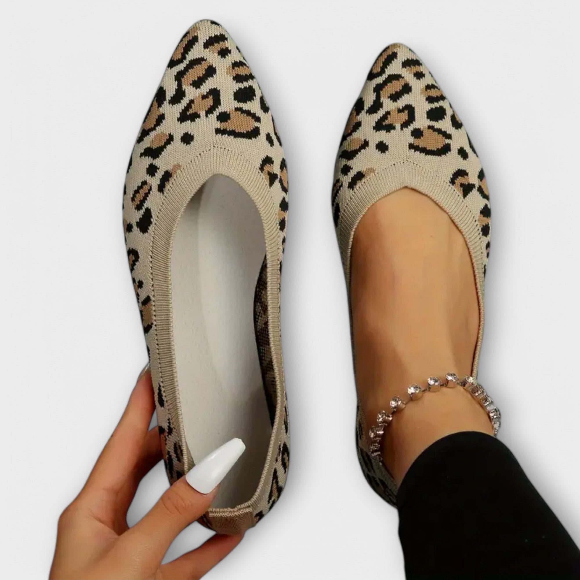 Zarela – Spitz zulaufende Flats im Leo-Look