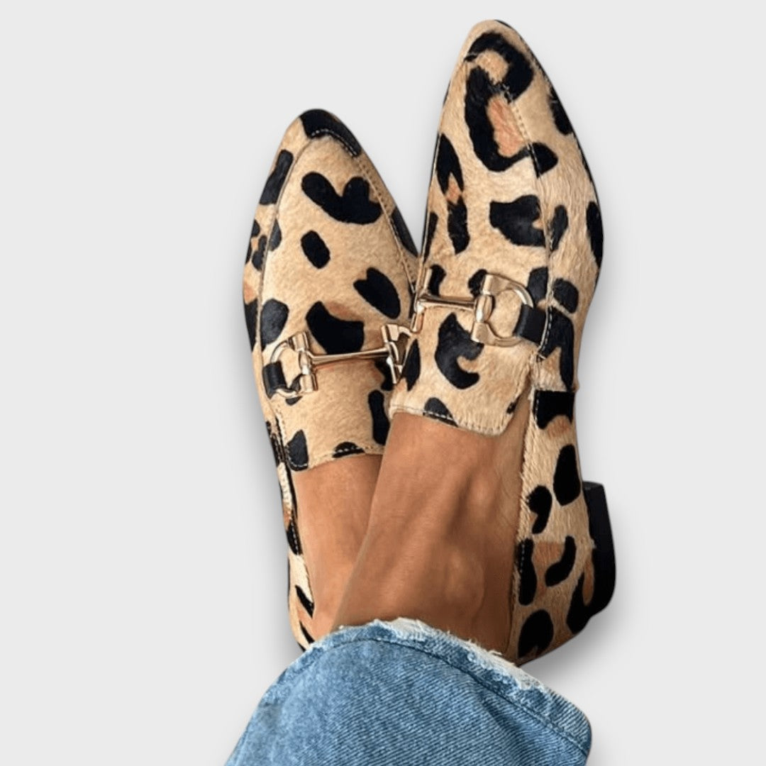 Melvia – Loafer mit Animal-Print und Gold-Detail - Emma Fioretti