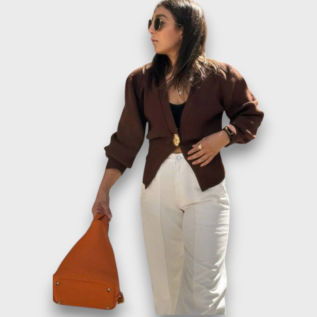 Enea – Tiefer V-Ausschnitt Cardigan mit Goldknopf Emma Fioretti