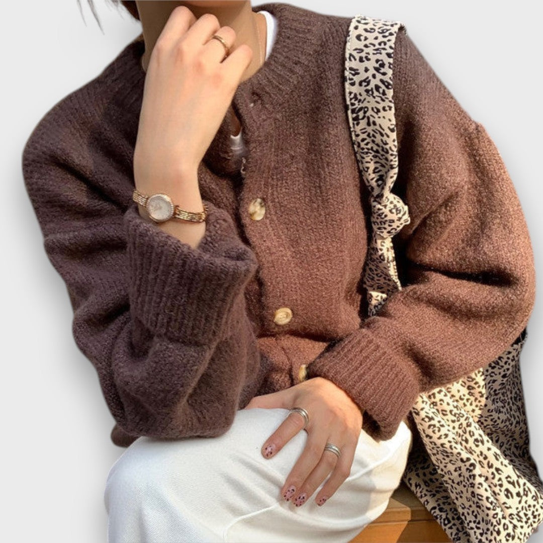 Celore – Warmer Cardigan in Mokka Emma Fioretti
