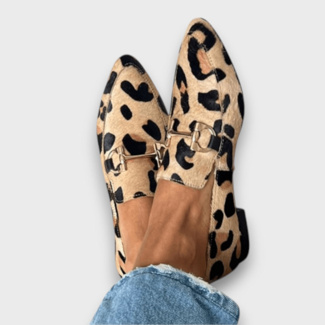 Melvia – Loafer mit Animal-Print und Gold-Detail - Emma Fioretti