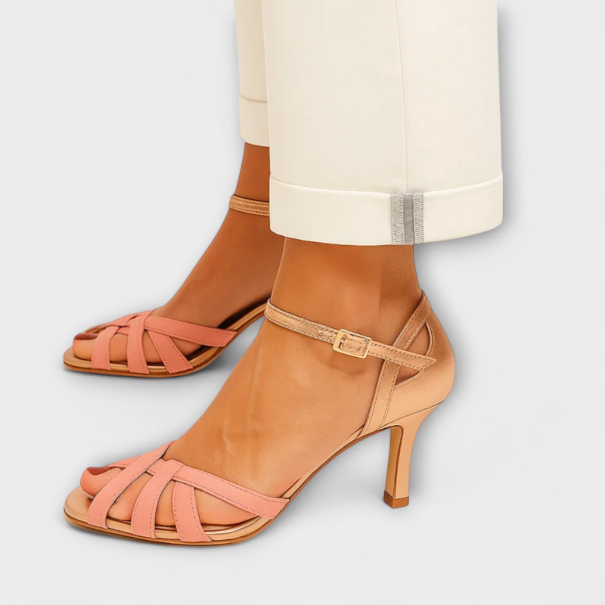 Philena – Riemchensandalen mit goldenem Akzent