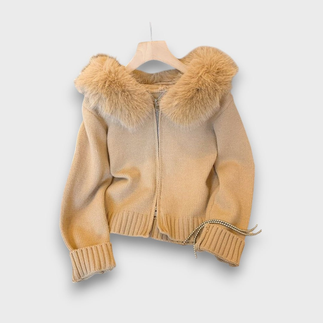 Alisanne – Strickjacke mit Reißverschluss und Faux-Fur-Kragen