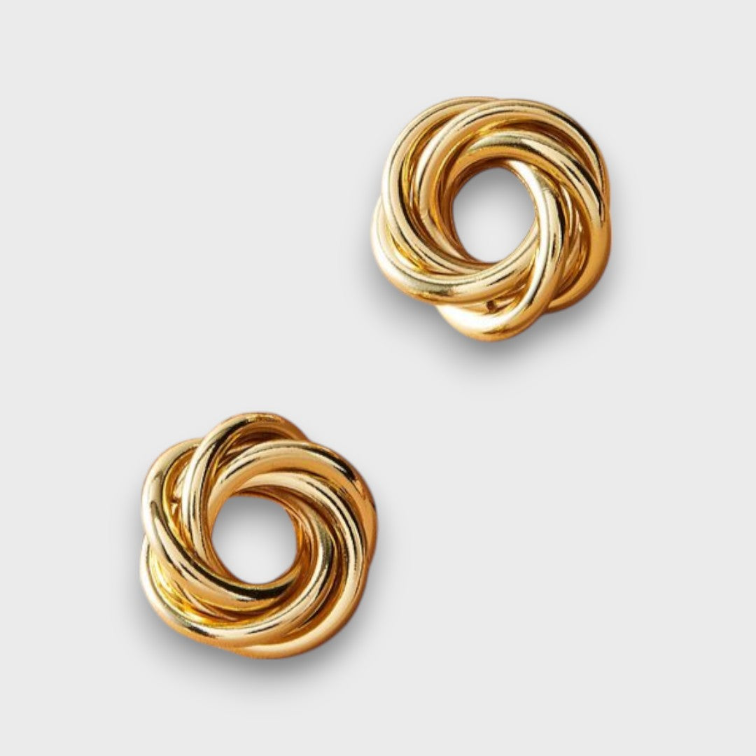 Auriane – Geflochtene Ohrstecker mit goldenem Knoten
